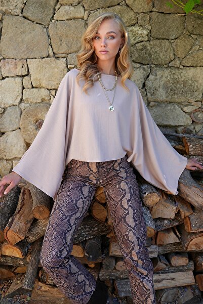 Trend Alaçatı Stili Kadın Bej Kayık Yaka Kendinden Dokulu Yarasa Kol Bluz Alc-X14506