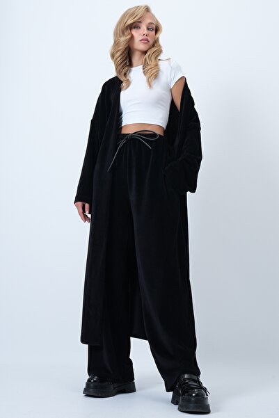 Trend Alaçatı Stili Női fekete bársony hosszú kabát és bő szabású önkötős nadrág szett ALC-X14547