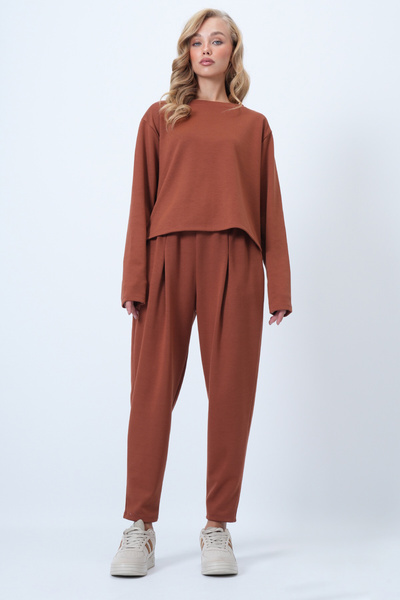 Trend Alaçatı Stili Women's Cinnamon Brown Crew Neck Wide Cut Blouse and Pleated Double Pocket Pants Set Alc-X14553