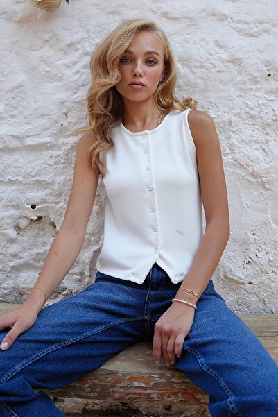 Trend Alaçatı Stili Women's Ecru Crew Neck Buttoned Vest Alc-X14474