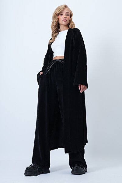 Trend Alaçatı Stili Női fekete bársony hosszú kabát és bő szabású önkötős nadrág szett ALC-X14547