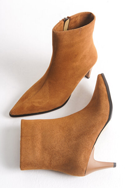 TRENDYOL SHOES Taba Wildleder Spitzschuh Dünnhackige Damenstiefel
TAKAW26BO000492