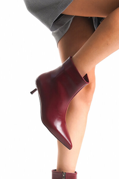 TRENDYOL SHOES Γυναικείες μπότες με λεπτό τακούνι με μυτερή μύτη μπορντό TAKAW26BO00045