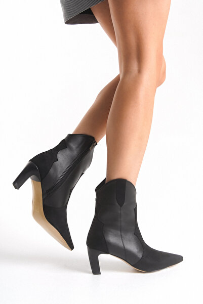 TRENDYOL SHOES Μαύρα δερμάτινα σουέτ με λεπτομέρειες γυναικεία μποτάκια με τακούνι 
 TAKAW26BO00048