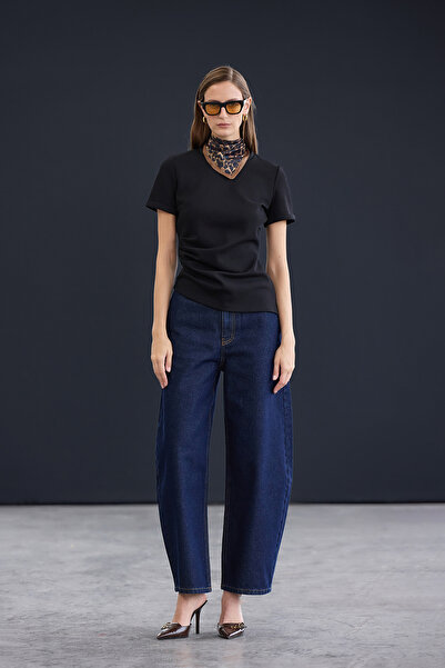 ترينديول كوليكشن بنطال جينز فضفاض عالي الخصر من ترينديول ستوديو باللون الأزرق الداكن TWOAW26JE00243