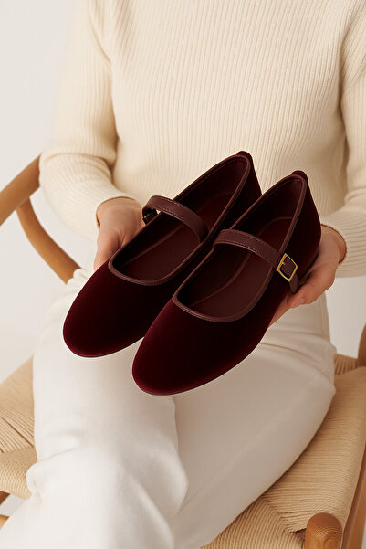 Beyond Women's Burgundy Buckle Velvet Ballerinas Byndshr04