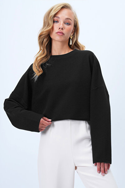 Trend Alaçatı Stili Women's Black Crew Neck Batwing Sleeve Wide Cut Basic Blouse Alc-X14391