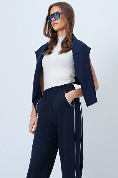 Trend Alaçatı Stili Marineblaue Damen-Jogginghose mit weitem Bein und Paspelierung, elastischer Bund, ALC-X14611