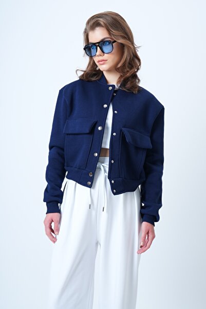 Trend Alaçatı Stili Γυναικείο μπουφάν με διπλή τσέπη με κουμπωτό κλείσιμο σε μπλε ναυτικό χρώμα επένδυση fleece Crop Jacket ALC-X10940