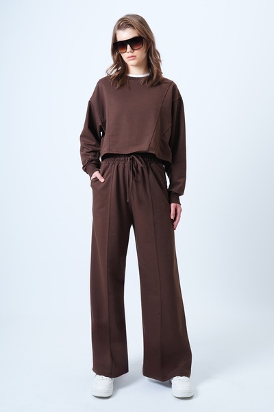 Trend Alaçatı Stili Women's Brown Special Stitch Detail Sweatshirt and Relaxed Fit Ribbed Pants Set Alc-X14608