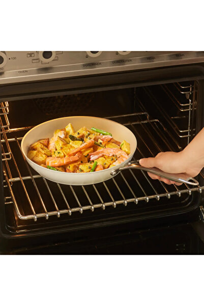 Karaca Pánev Swiss Crystal Almond Cream s nepřilnavým povrchem pro indukční vaření s rukojetí z nerezové oceli, 26 cm, krémová