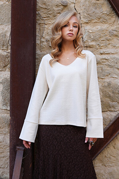 Trend Alaçatı Stili Women's Ecru V-Neck Basic Blouse Alc-X14482