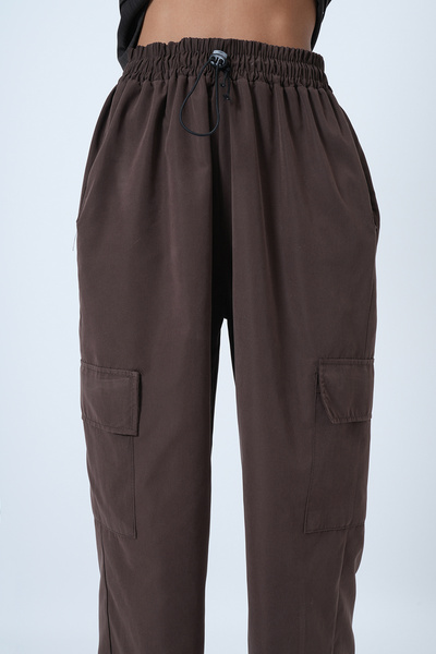 Trend Alaçatı Stili Γυναικείο καφέ παντελόνι Cargo Jogger με τσέπες Alc-X14459