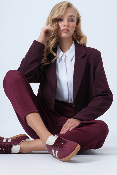 Trend Alaçatı Stili Burgunderrote, detaillierte, gefütterte, dicke Crop-Jacke...