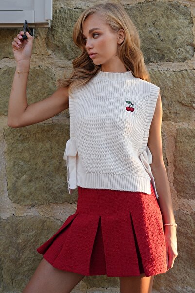 Trend Alaçatı Stili Women's Vanilla Cherry Embroidered Side Tie Sweater Alc-X14463