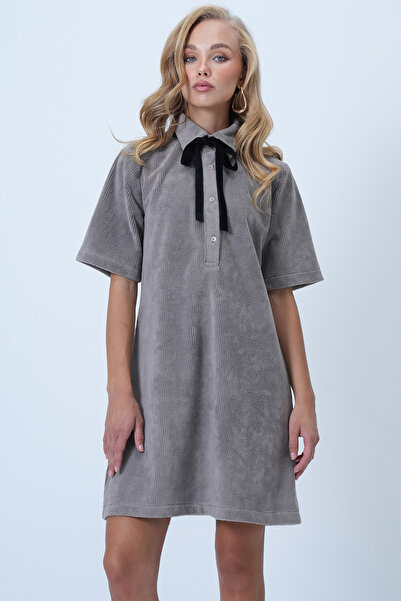 Trend Alaçatı Stili Kadın Vizon Polo Yaka Yarım Pat Düğmeli Dokulu Kadife Mini Elbise ALC-X14536