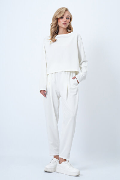 Trend Alaçatı Stili Női Ecru Crew nyakú, bő szabású blúz és elöl redőzött, dupla zsebes nadrág szett ALC-X14553