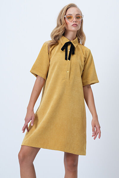 Trend Alaçatı Stili Női mustársárga pólógallér, félgombos, texturált bársony miniruha ALC-X14536