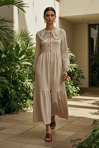 Trendyol Modest Krémové výšivky Detailní lněné tkané šaty TCTSS23EB00257