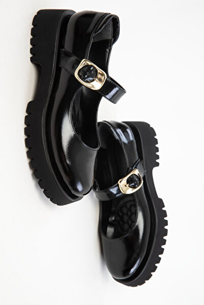 SOHO Дамски мокасини от черна лачена кожа 20906