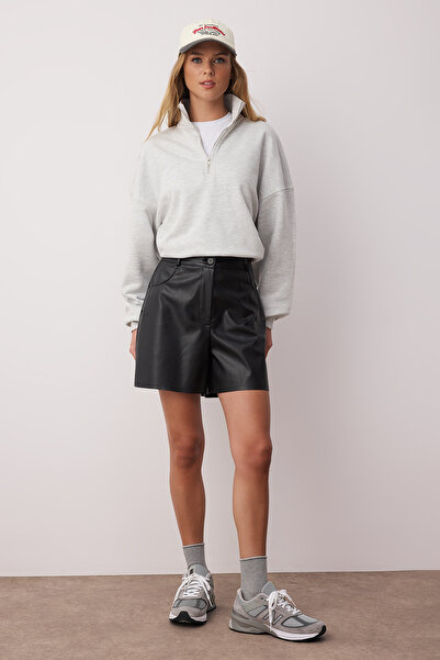 Trendyol Collection Černé tkané šortky z umělé kůže s kapsami TWOAW21SR0014