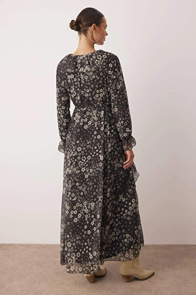 Trendyol Modest Tkané šifonové šaty s květinovým vzorem s kouřovou podšívkou TCTAW26EB00028