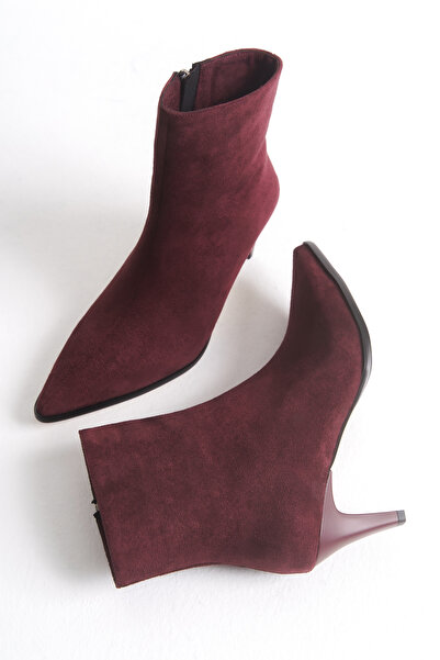 TRENDYOL SHOES Vínové semišové dámské boty se špičatou špičkou na tenkém podpatku TAKAW26BO00049