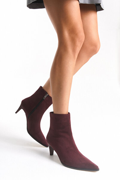 TRENDYOL SHOES Γυναικείες μπότες με λεπτό τακούνι με μυτερή μύτη από μπορντό σουέντ TAKAW26BO00049