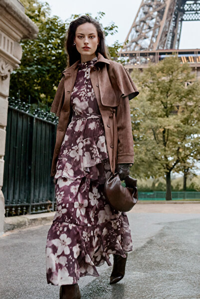 Trendyol Modest Φόρεμα από υφαντό σιφόν με λαμπερή λεπτομέρεια με κουμπιά με λουλούδια δαμάσκηνου TCTAW26EB00043