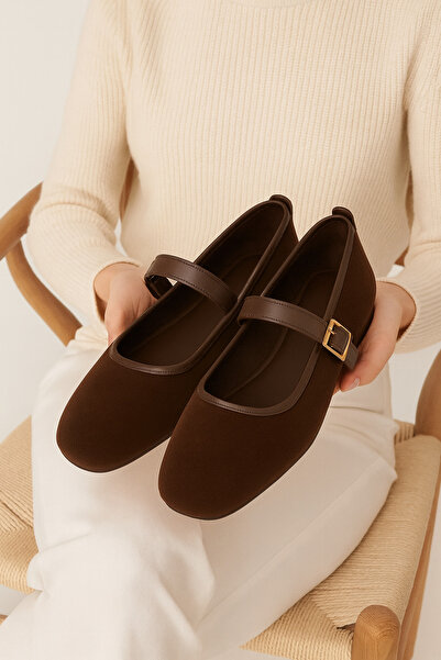 Beyond Women's Brown Buckle Velvet Ballerinas Byndshr04