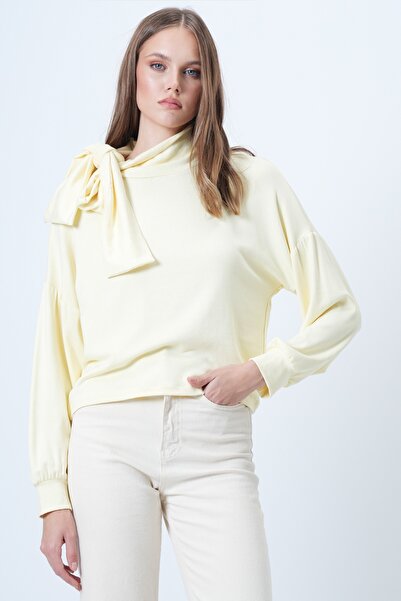 Trend Alaçatı Stili Γυναικεία μπλούζα από ύφασμα μοντάλ με λεπτομέρεια σάλι σε βουτυρί χρώμα ALC-X14653
