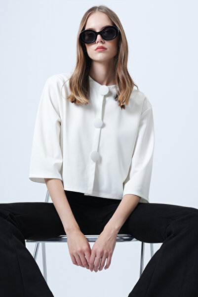 Trend Alaçatı Stili Women's White Coated Buttoned Crew Neck Special Design Crop Jacket Alc-X14647