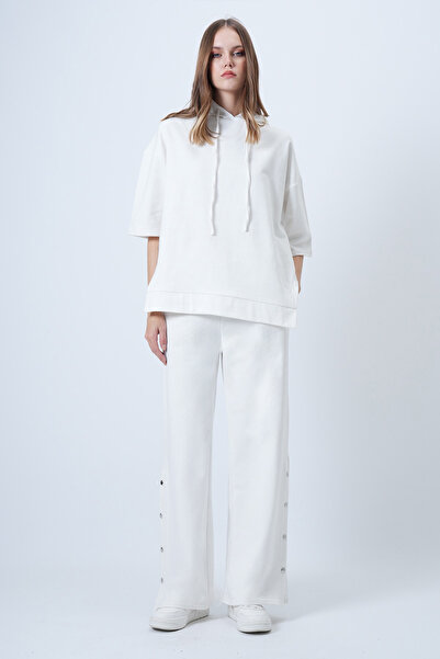 Trend Alaçatı Stili طقم سويت شيرت نسائي أبيض بقلنسوة وفتحات جانبية وبنطلون واسع الساق ALC-X14607