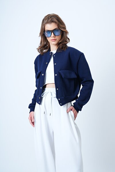 Trend Alaçatı Stili Γυναικείο μπουφάν με διπλή τσέπη με κουμπωτό κλείσιμο σε μπλε ναυτικό χρώμα επένδυση fleece Crop Jacket ALC-X10940