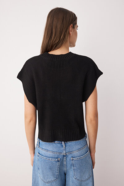 Trendyol Collection Black Crop Crew Neck Knitwear Sweater Twoaw24Sv00005