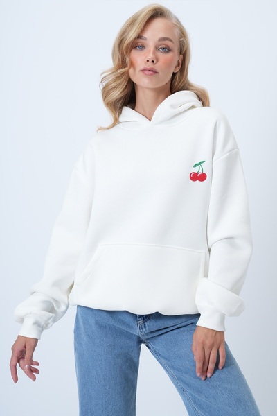 Trend Alaçatı Stili Дамска блуза в цвят екрю с вътрешна подплата от шерпа, джоб тип кенгуру, бродерия с череши и качулка, 3 нишки Alc-X14519