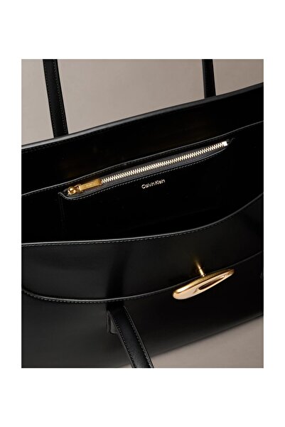Calvin Klein HARDWARE FLAP TOTE BAG
