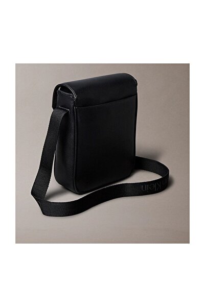 Calvin Klein Cargo Flap Reporter