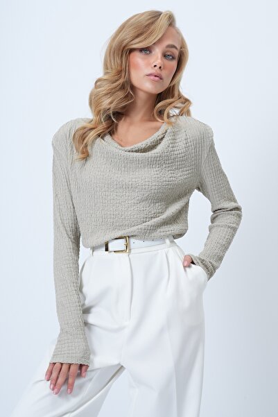 Trend Alaçatı Stili Damenbluse mit Steinkragen und drapierten Schultern ALC-X14585