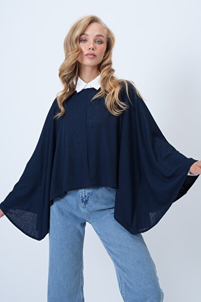 Trend Alaçatı Stili Marineblaue Damenbluse mit U-Boot-Ausschnitt und Cape-Schnitt ALC-X14596