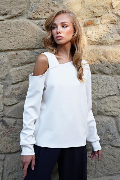 Trend Alaçatı Stili Women's Ecru Asymmetrical Cut Shoulder Band Detailed Knitted Blouse Alc-X14574