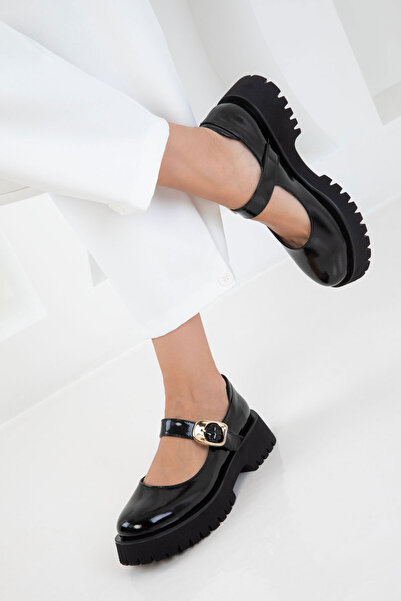 SOHO Дамски мокасини от черна лачена кожа 20906