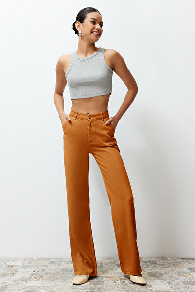 Trendyol Collection По-устойчиви дънки с ниска талия и широки крачоли от 100% Tencel™ TWOSS23JE00219