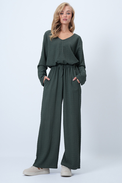 Trend Alaçatı Stili Women's Olive Green V-Neck Wide-Cut Wrinkled Blouse and Double-Pocket Pants Set Alc-X14431