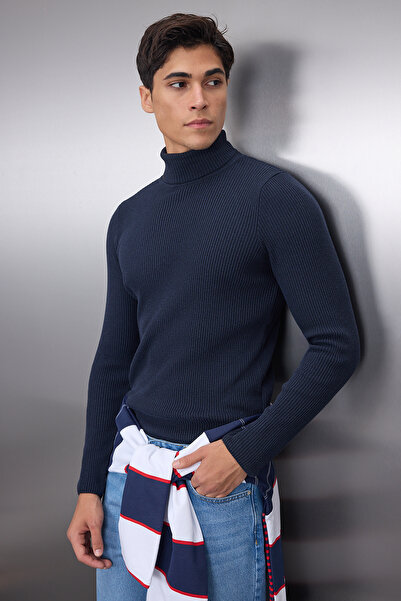 Trendyol Collection Marineblauer Slim-Fit-Rollkragenpullover aus Baumwolle mit Zopfmuster TMNAW20MG0031