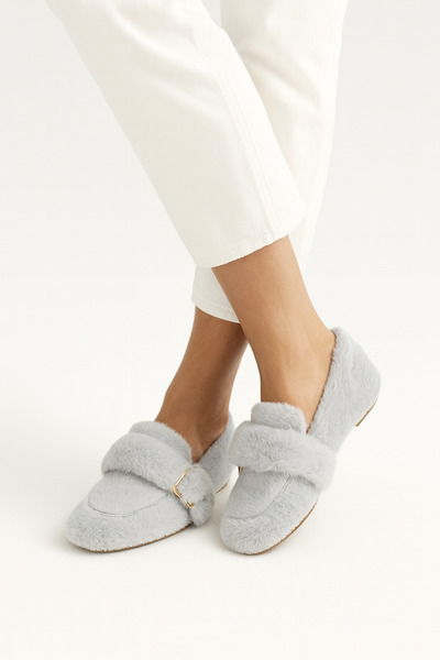 Beyond Жіночі сірі балетки з пухнастим верхом і пряжкою BYNDMJ003