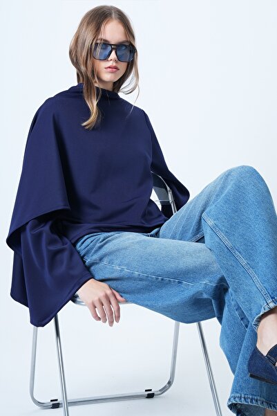 Trend Alaçatı Stili Marineblaue Damenbluse mit Rundhalsausschnitt und selbstschalendem, detailliertem, weit geschnittenem Design ALC-X14420