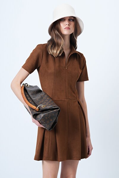 Trend Alaçatı Stili Kadın Kahverengi Pile Detaylı Süet Mini Elbise ALC-X14630