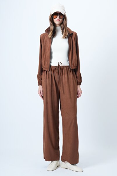 Trend Alaçatı Stili Women's Tan Stand Collar Zippered Soft Textured Suede Jacket and Double Pocket Pants Suit Alc-X14445