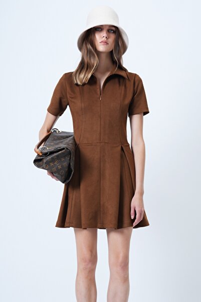 Trend Alaçatı Stili Kadın Kahverengi Pile Detaylı Süet Mini Elbise ALC-X14630